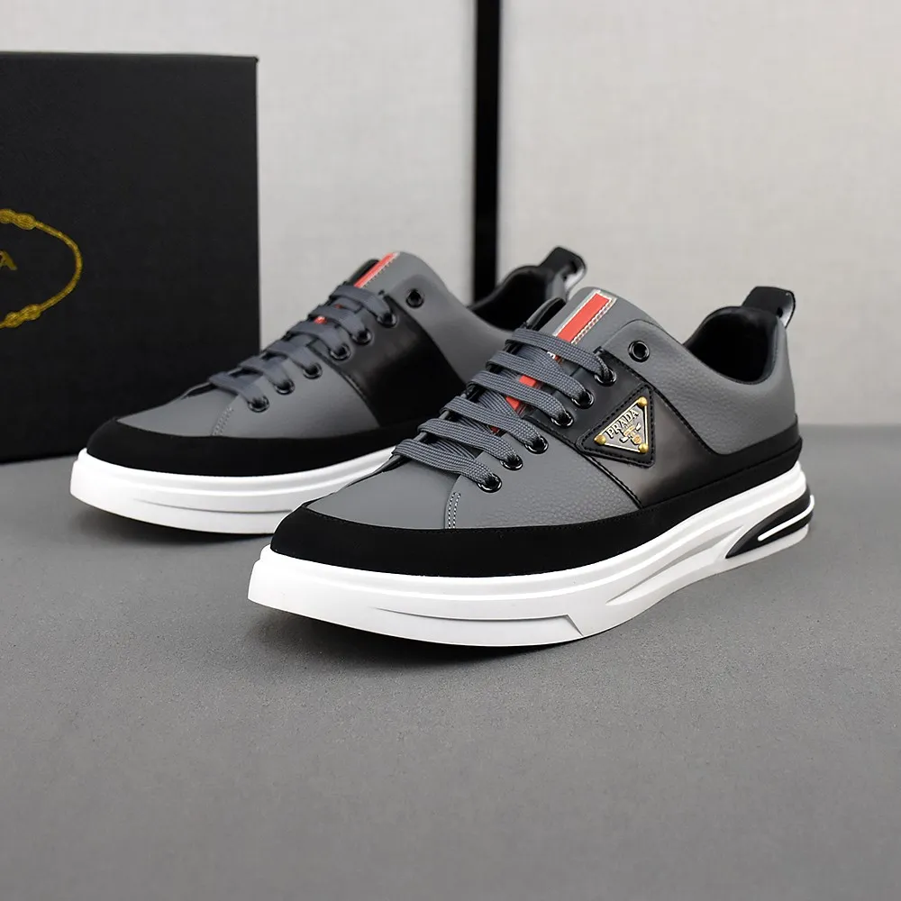 PP400🌻🌻🌻【Prada·PRADA】set off the audience! An international brand that is constantly innovating. This men's casual shoe is the original version. It is made of cowhide leather at a ratio of one to one at the store. It has leather feet and rubber non-slip outsole. It is breathable and comfortable. Quality speaks for itself. 👄38-44